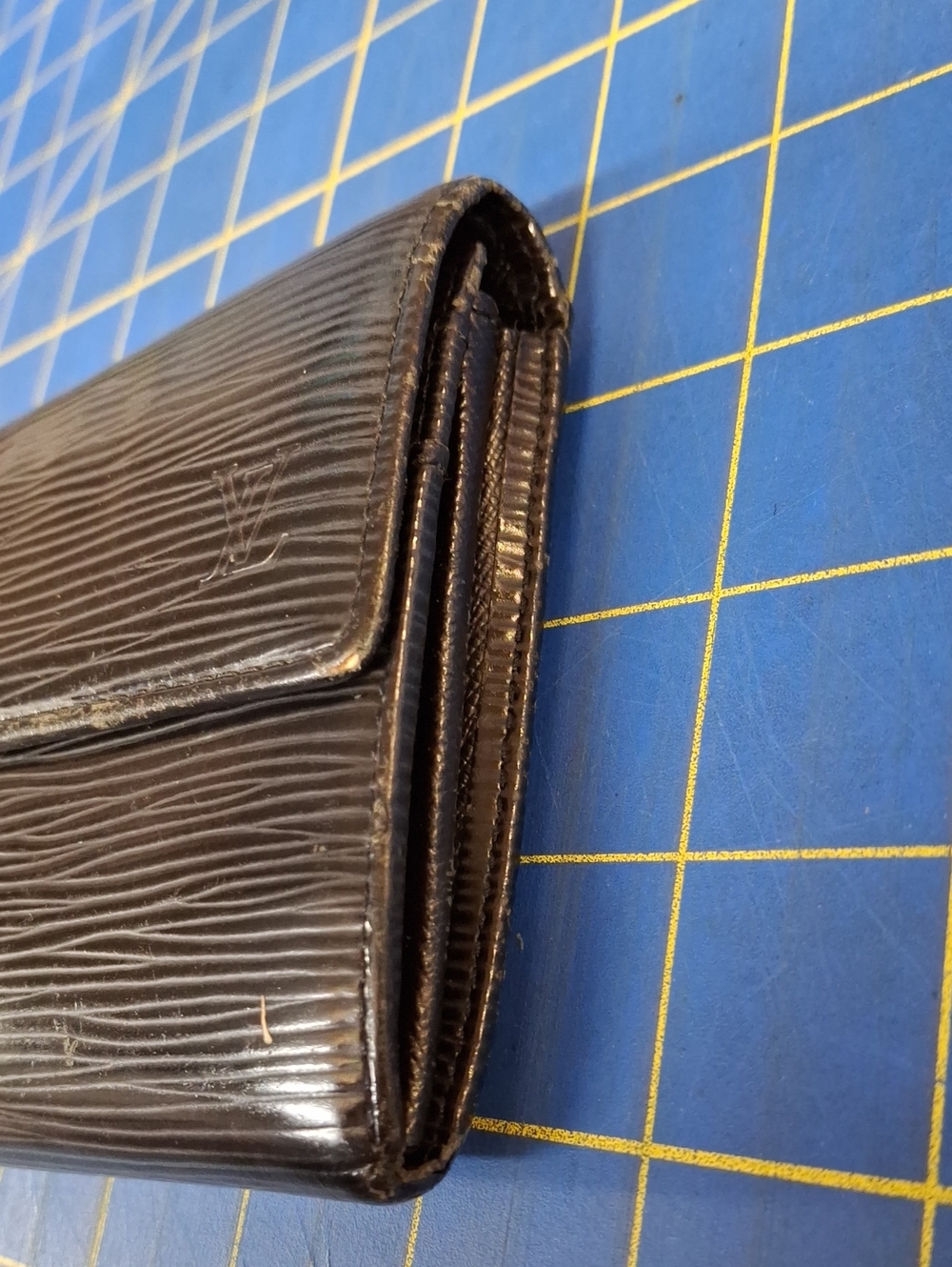Louis Vuitton Epi Leather llLong Wallet 7x4x1 Preloved - Picture 2 of 16